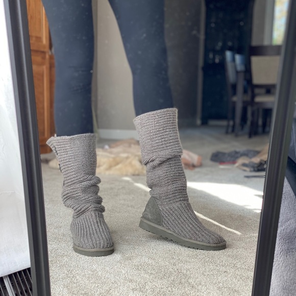 Shoes - UGG Classic Cardy Boots Size 11
